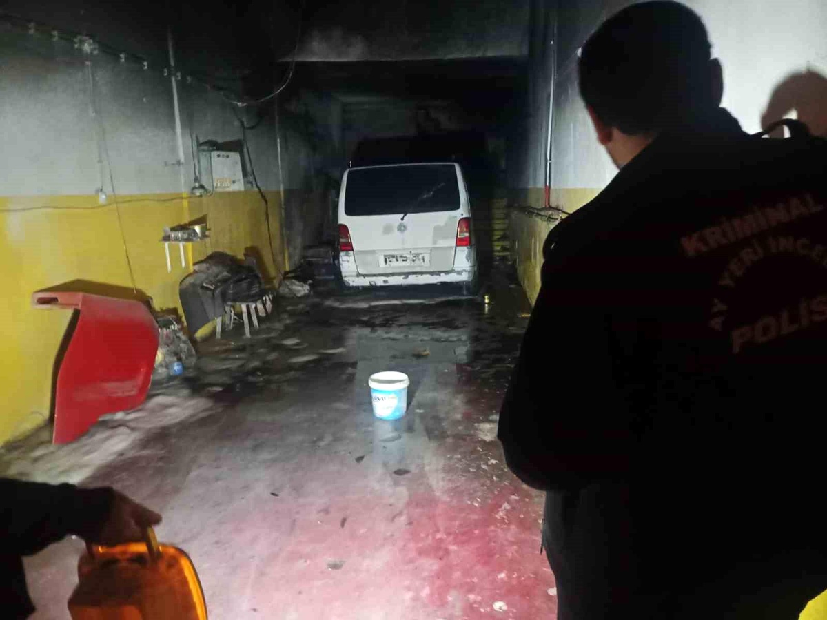 Kayseri\'de Oto Tamircisinde Yangın Çıktı: İş Yeri Sahibi Yaralandı