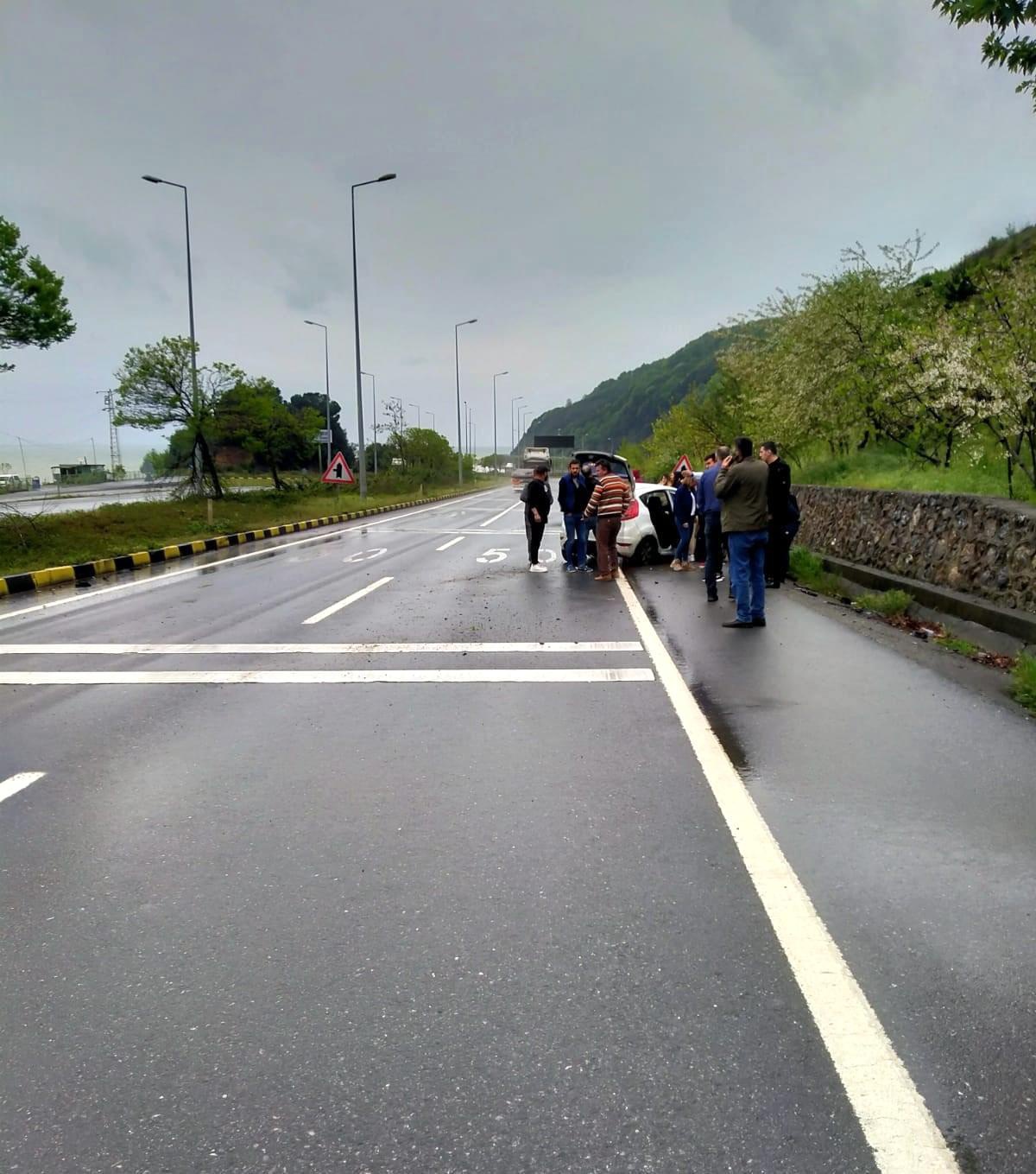 Zonguldak Alaplı\'da Yağmur Nedeniyle Meydana Gelen Trafik Kazasında 2 Kişi Yaralandı