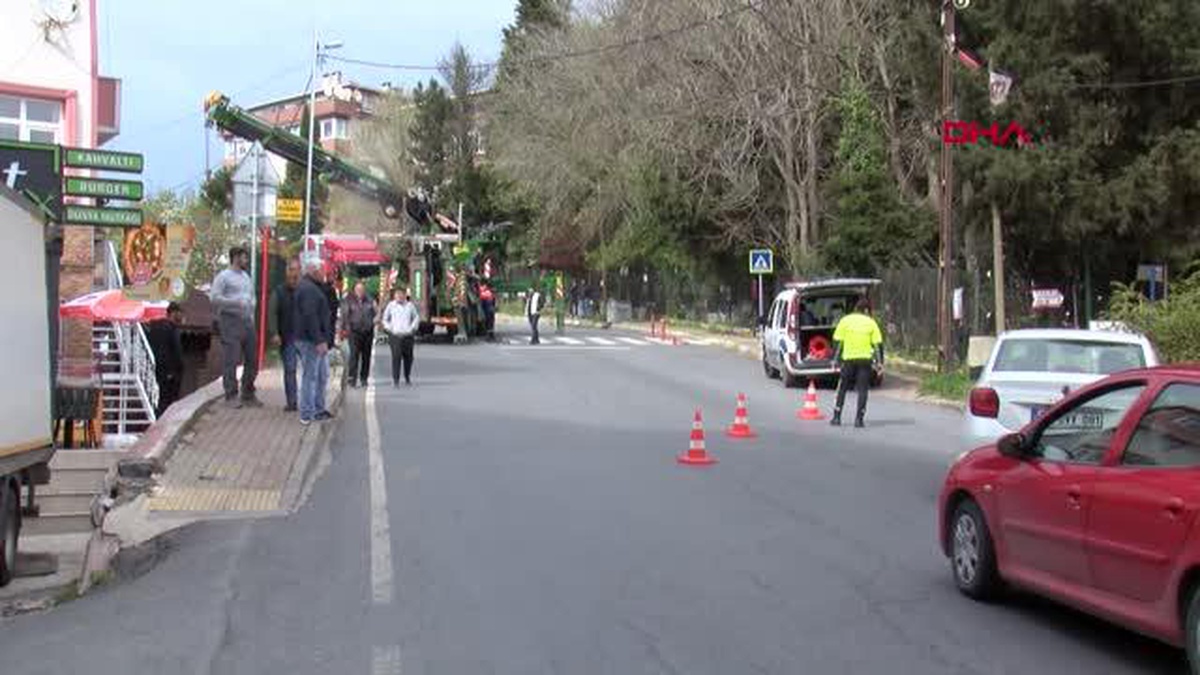Sarıyer\'de Zincirleme Kaza: Kamyonet Bahçeye Uçtu, 1 Kişi Yaralandı