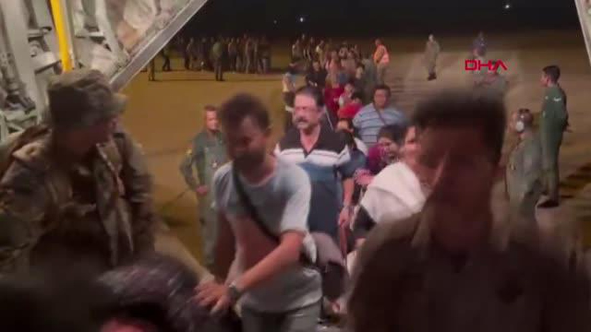 Suudi Arabistan ve İngiltere Sudan\'dan Vatandaşlarını Tahliye Etti