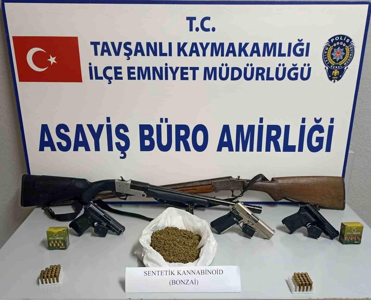 Tavşanlı\'da Uyuşturucu ve Silah Operasyonu: 2 Tutuklama