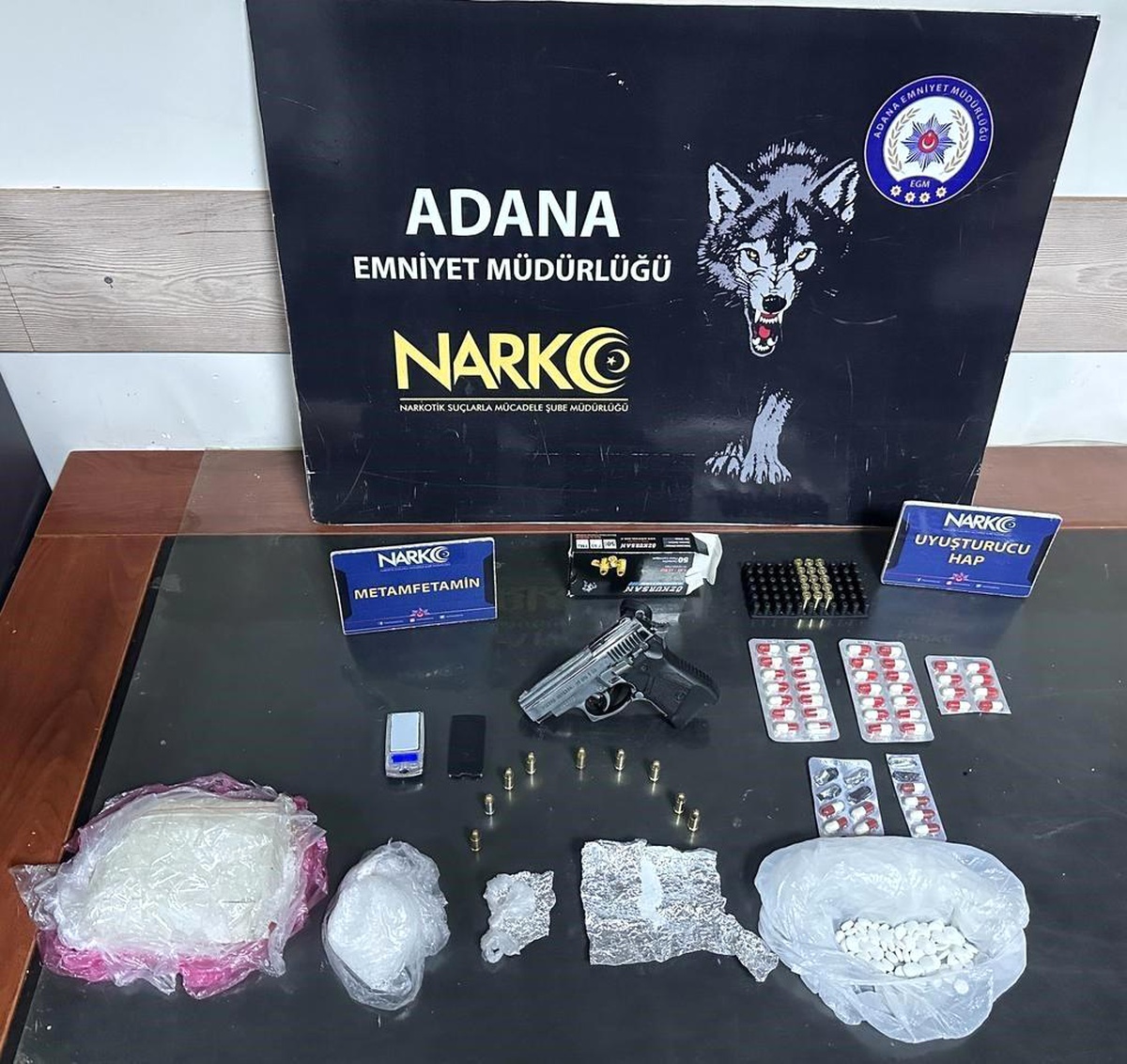 Adana\'da torbacılık yaptığı öne sürülen 5 zanlıdan 4\'ü tutuklandı