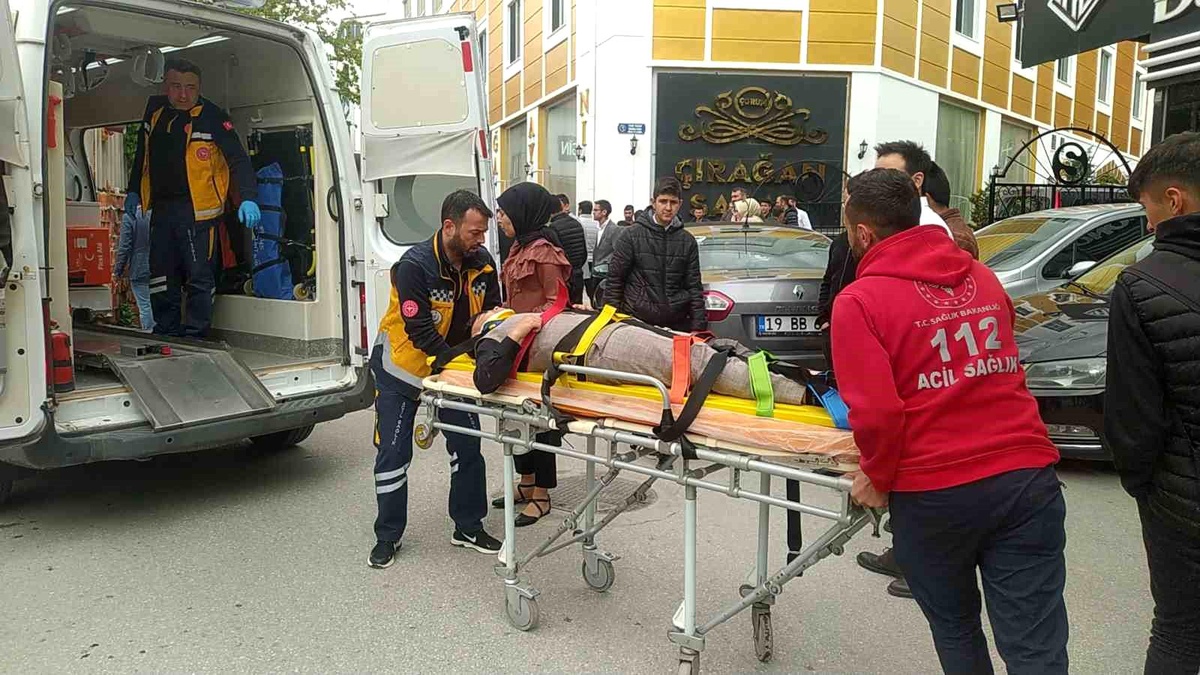 Çocuk Yere Düştü, Otomobil Ayağı Üzerinden Geçti