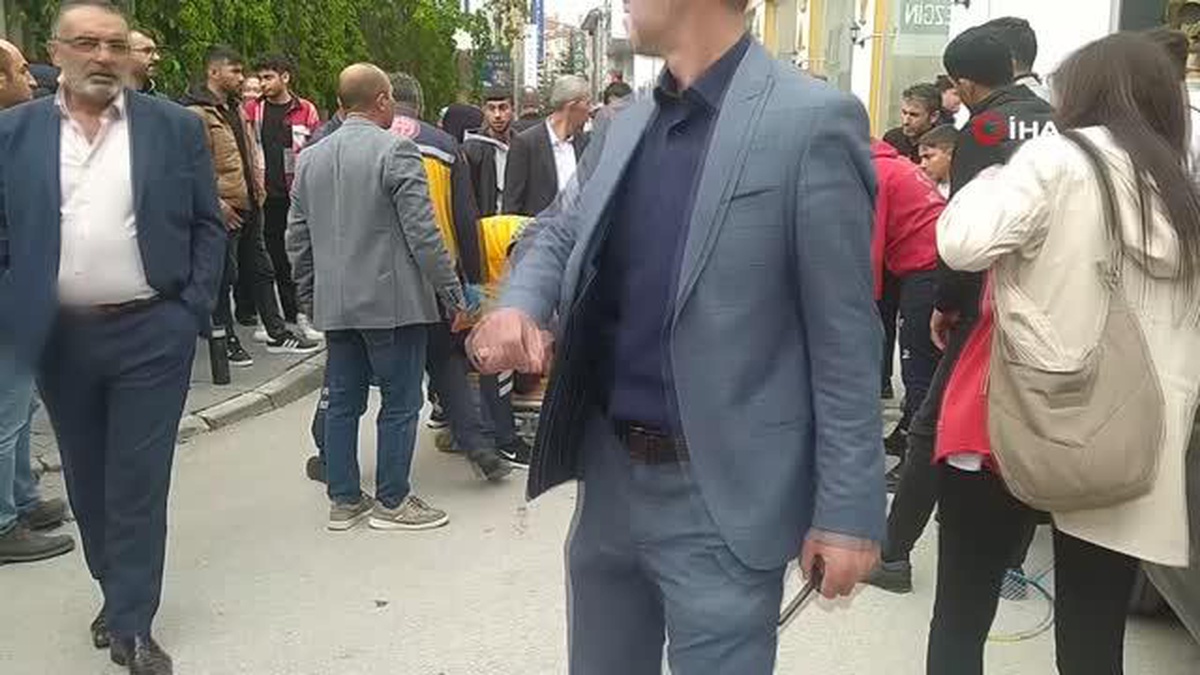 Çocuğun ayağı üzerinden otomobil geçti