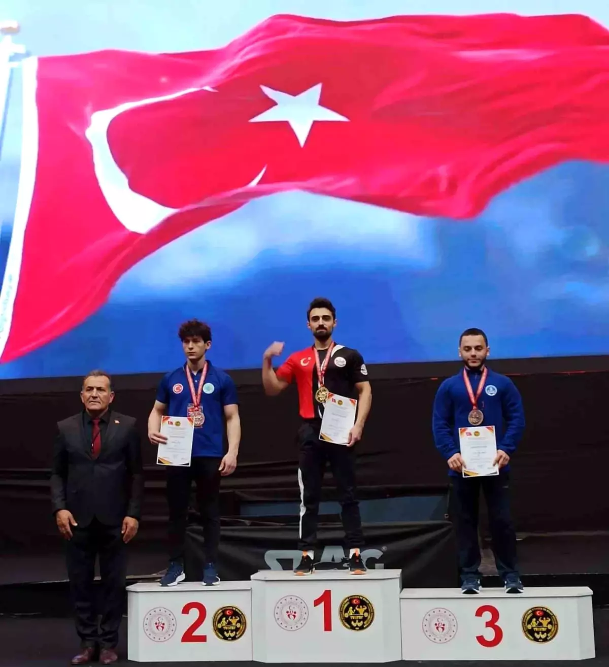 Bayburt Üniversitesi öğrencisi Enes Talha Ay milli forma giyecek