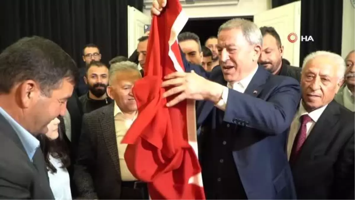 Bakan Akar: Mehmetçik Zapta Gabarda Garada Teröristlerin Peşinde