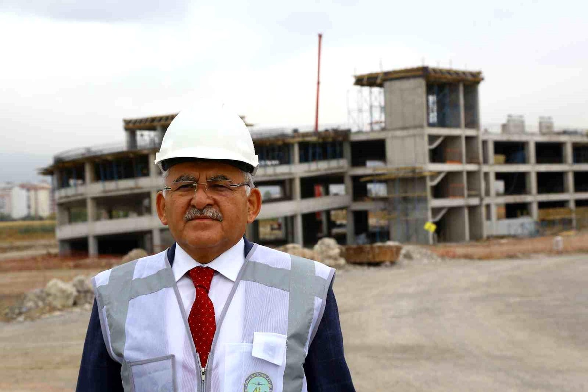 Kayseri Büyükşehir Belediye Başkanı Dr. Memduh Büyükkılıç\'tan 1 Mayıs mesajı