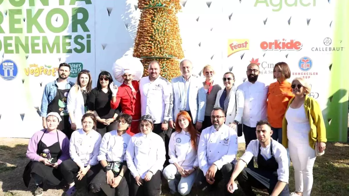 Didim Vegfest\'te Dünya Rekoru: 5 Metrelik En Büyük Vegan Lokma Ağacı