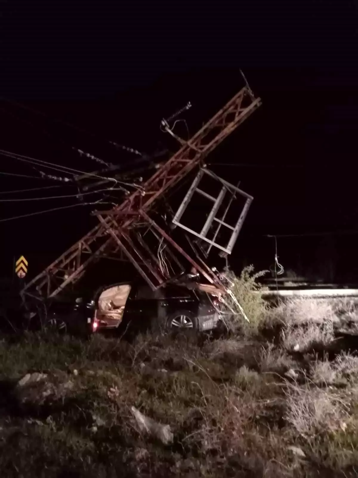 Afyonkarahisar\'da Ehliyetsiz Sürücünün Kullandığı Otomobil Kaza Yaptı