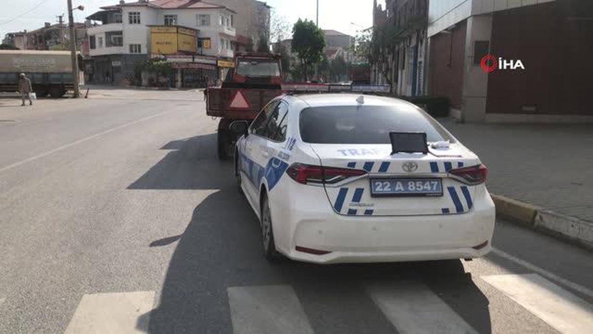 Ehliyetsiz traktör sürücüsü polisten kaçamadı