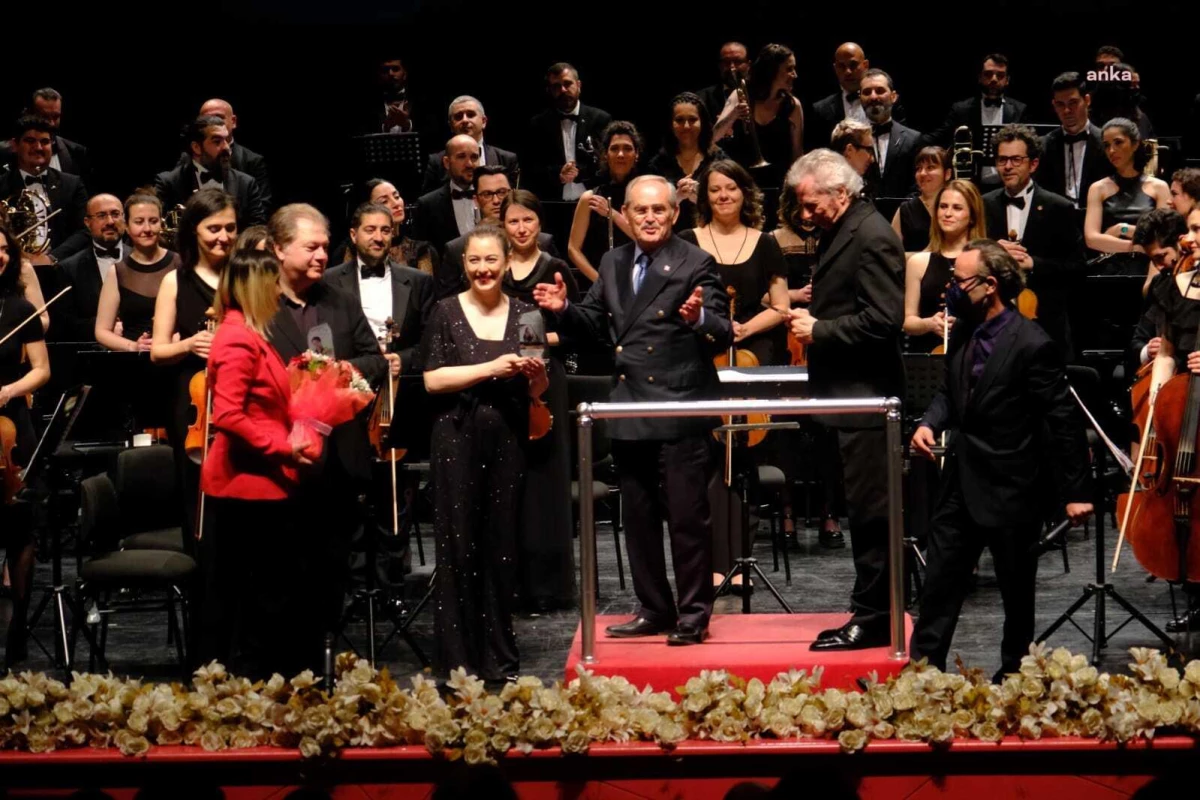 EBB Senfoni Orkestrası, Cihat Aşkın ve Deniz Kuvandık ile Konçertango eserini seslendirdi