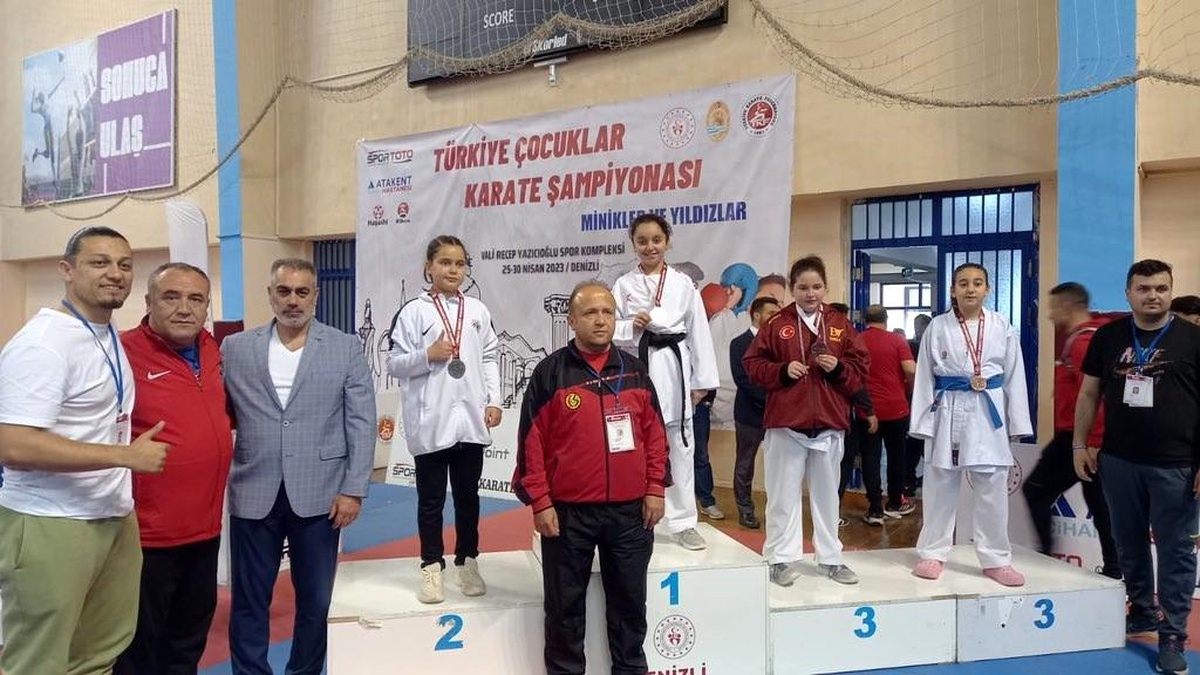 Eskişehirli Genç Sporcular Türkiye Karate Şampiyonasında 5 Madalya Kazandı