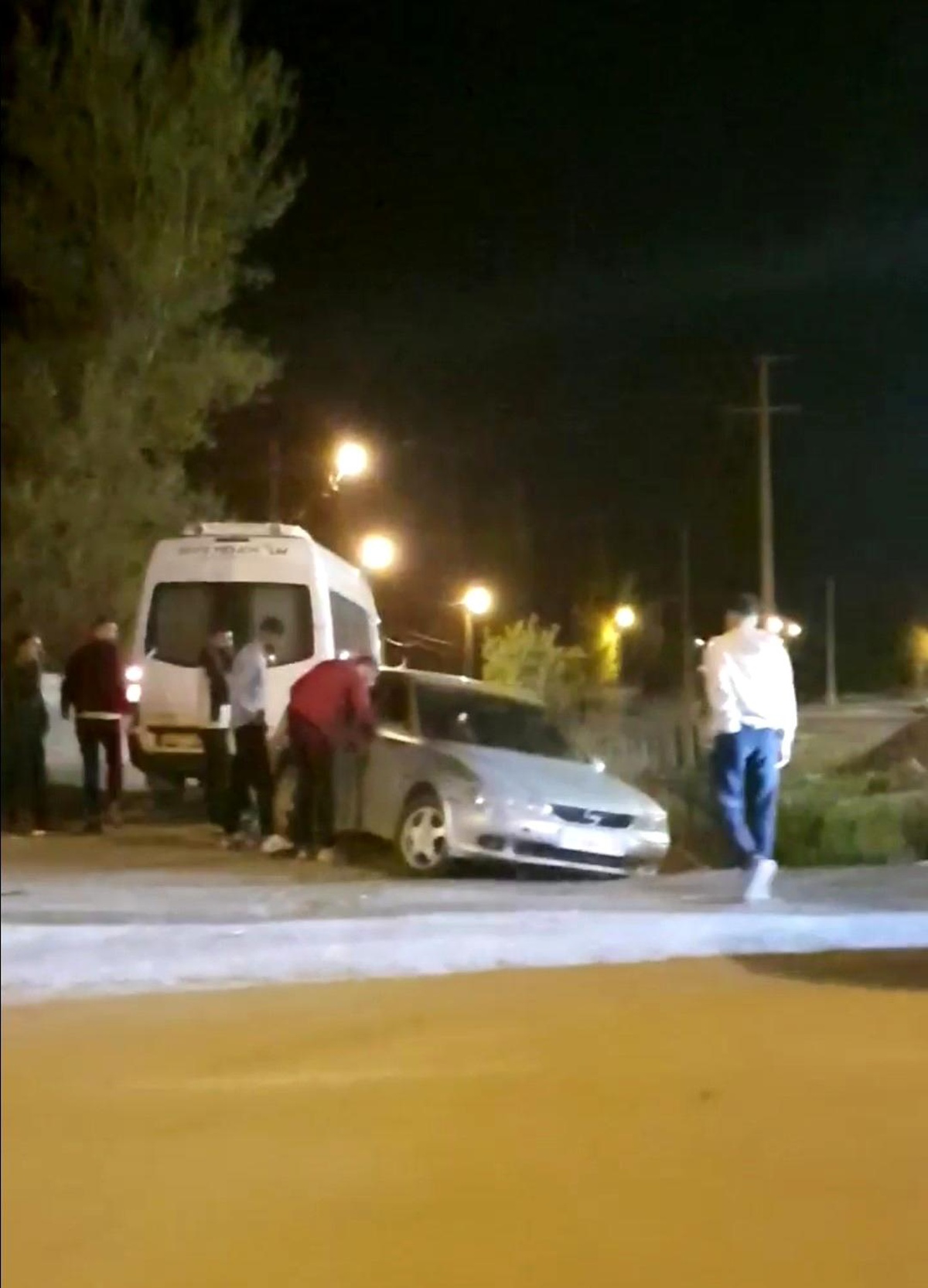 Iğdır\'da Minibüse Yol Vermeye Çalışan Otomobil Kaza Yaptı