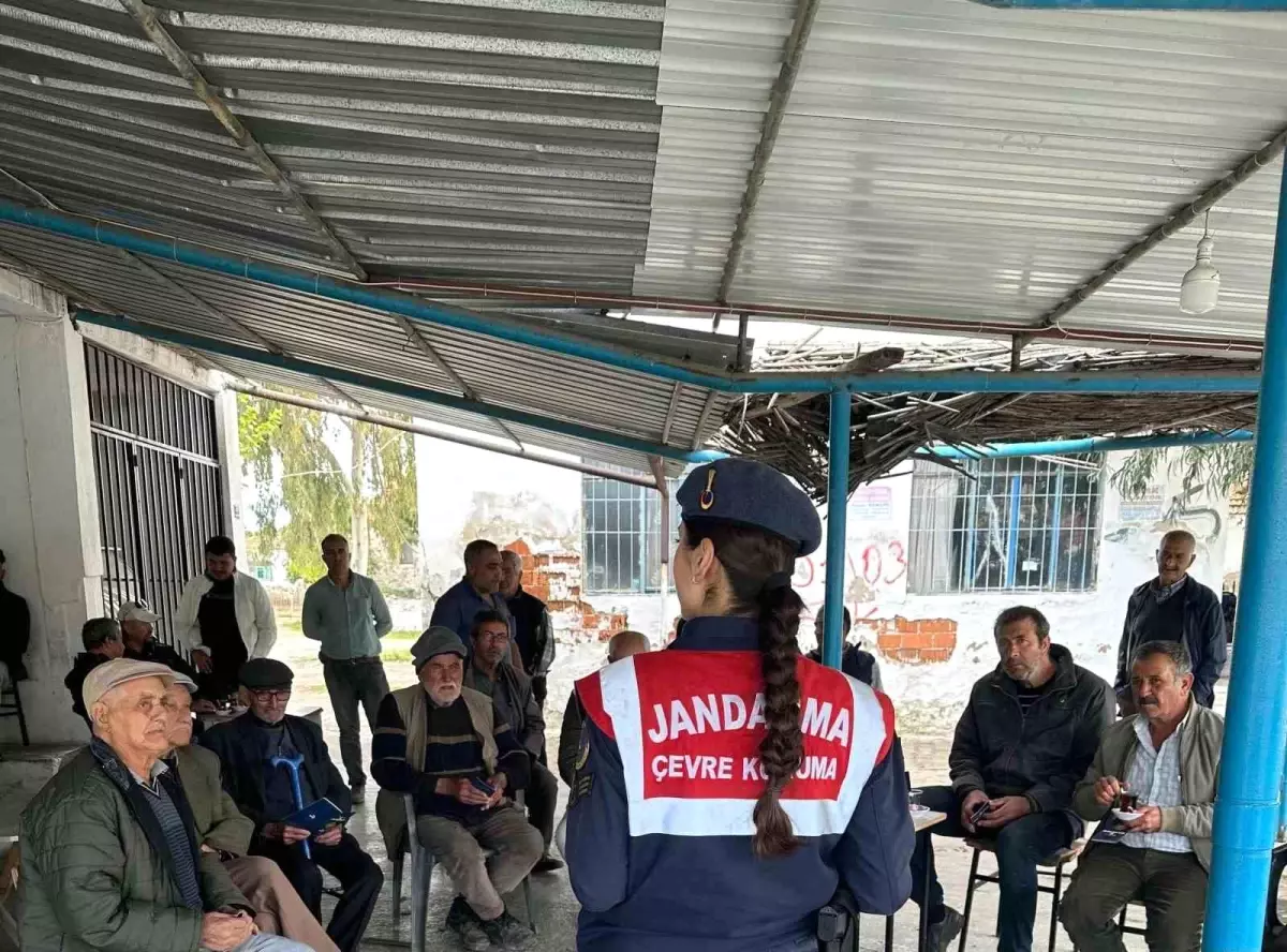 Aydın Jandarması Orman Yangınlarına Karşı Bilgilendirme ve Hayvan Beslemesi Yaptı