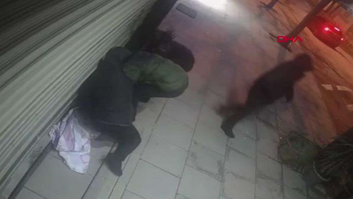 Kar Maskeli Şüpheliler İki Kuyumcudan Yarım Kilo Altın Çaldı