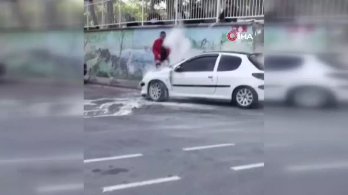 Kağıthanede park halindeki araçta yangın çıktı