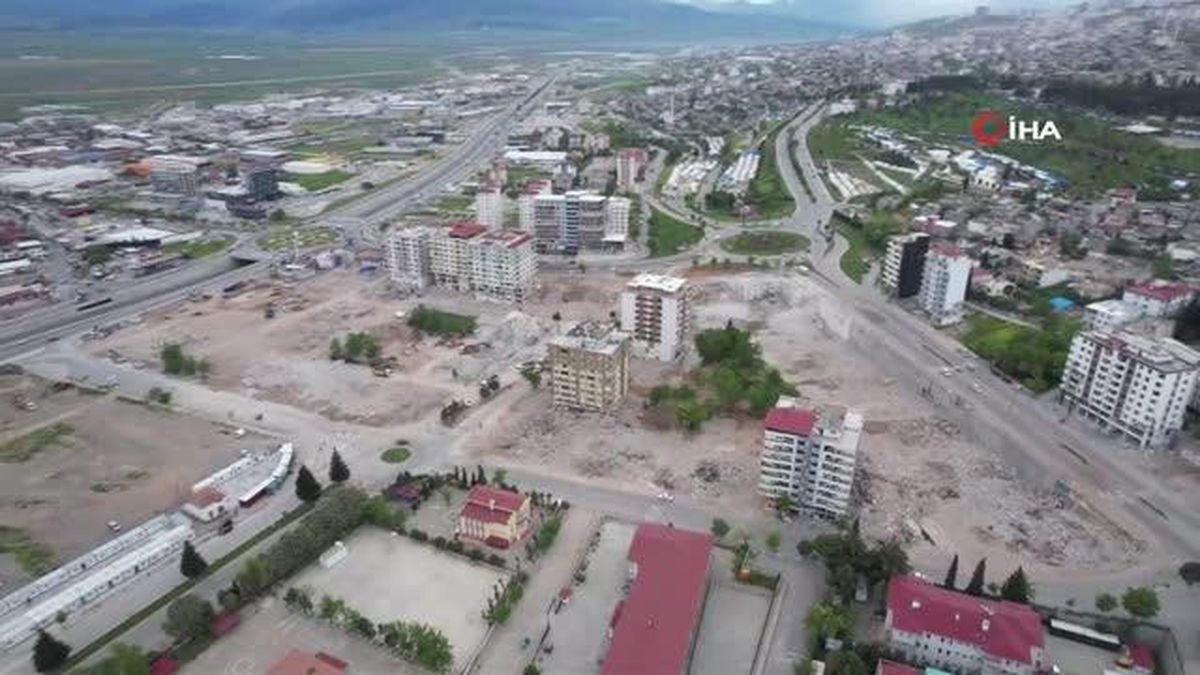 Kahramanmaraş\'ta Ebrar Sitesi enkazı kaldırma çalışmaları devam ediyor