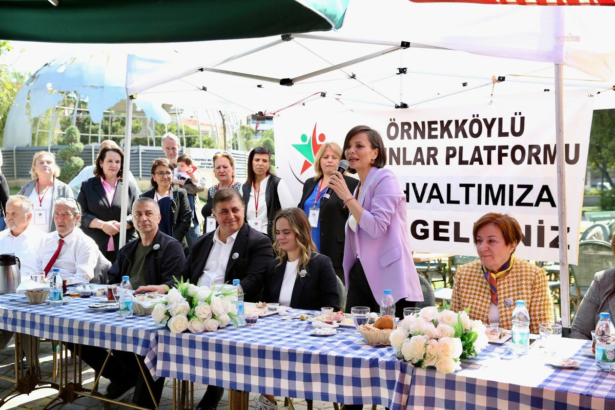 Karşıyaka Belediye Başkanı Cemil Tugay, Örnekköylü Kadınlar Platformu\'nun Kahvaltısına Katıldı