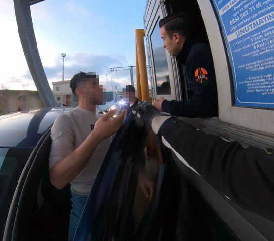 Kuzey Marmara Otoyolunda gişe kavgası kamerada Kuzey Marmara Otoyolunda gişe kavgası kamerada