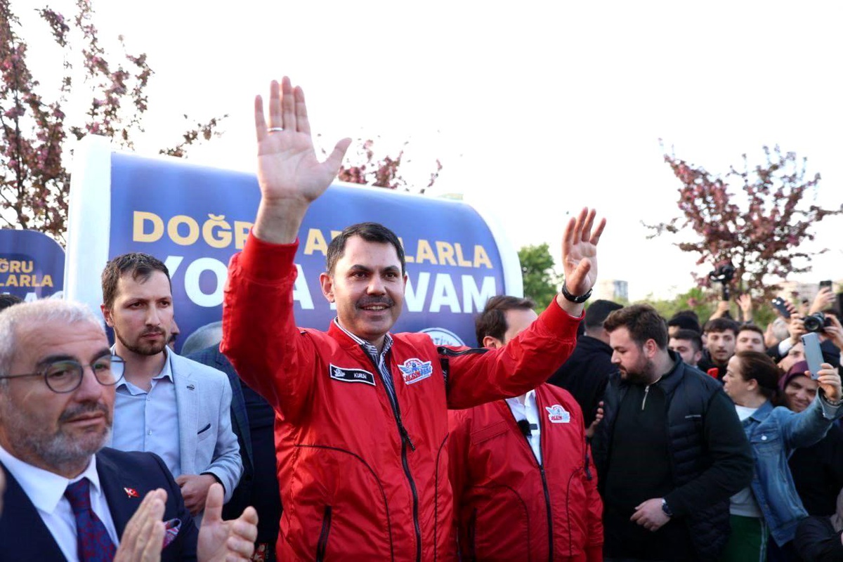 Çevre Şehircilik ve İklim Değişikliği Bakanı Murat Kurum gençlerle bir araya geldi