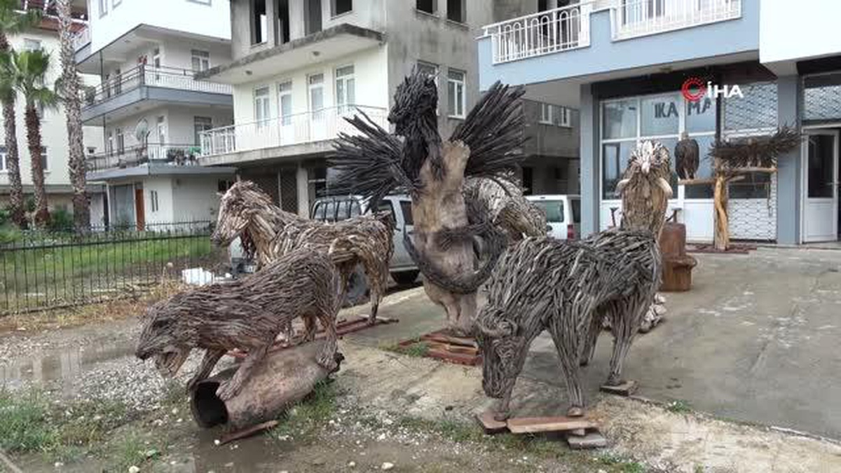 Genç kadın kuaförü pandemi döneminde ağaç işlemeciliği ile meslek haline getirdi