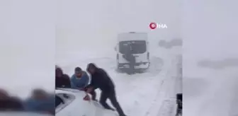 Erzurum'da Kar ve Tipi Sürücüleri Mahsur Bıraktı