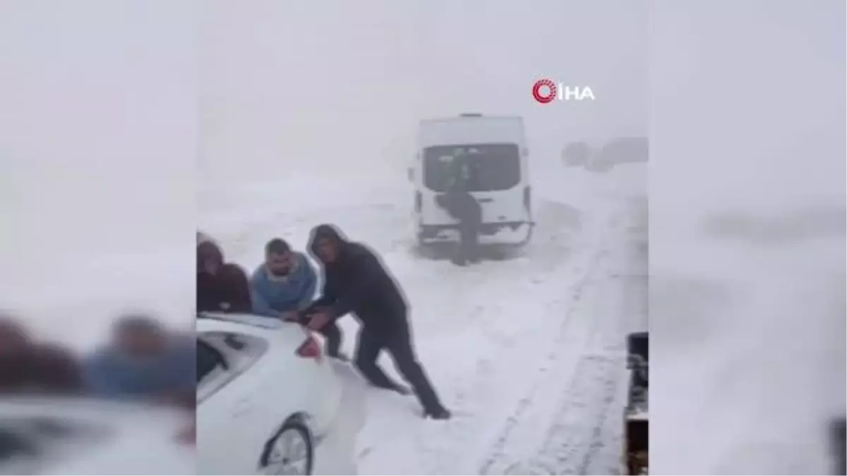 Erzurum'da Kar ve Tipi Sürücüleri Mahsur Bıraktı
