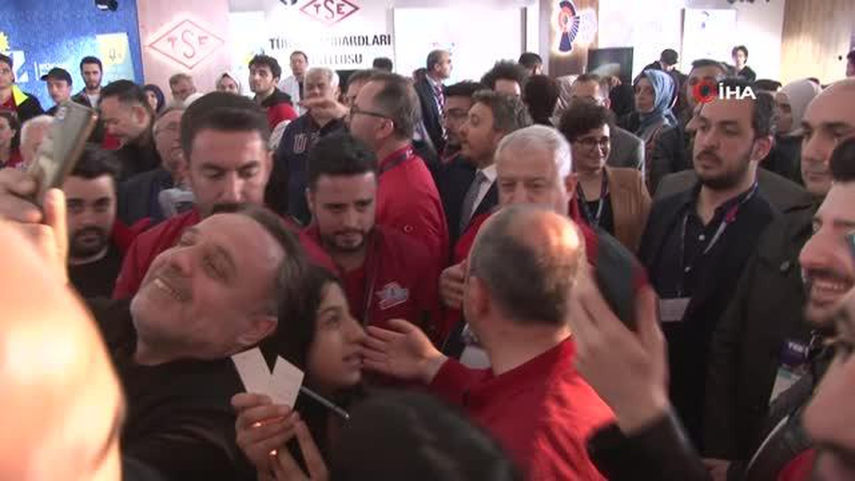 Sanayi ve Teknoloji Bakanı Mustafa Varank: "Cumartesi günü 600 bin kişi TEKNOFEST\'i ziyaret etti"