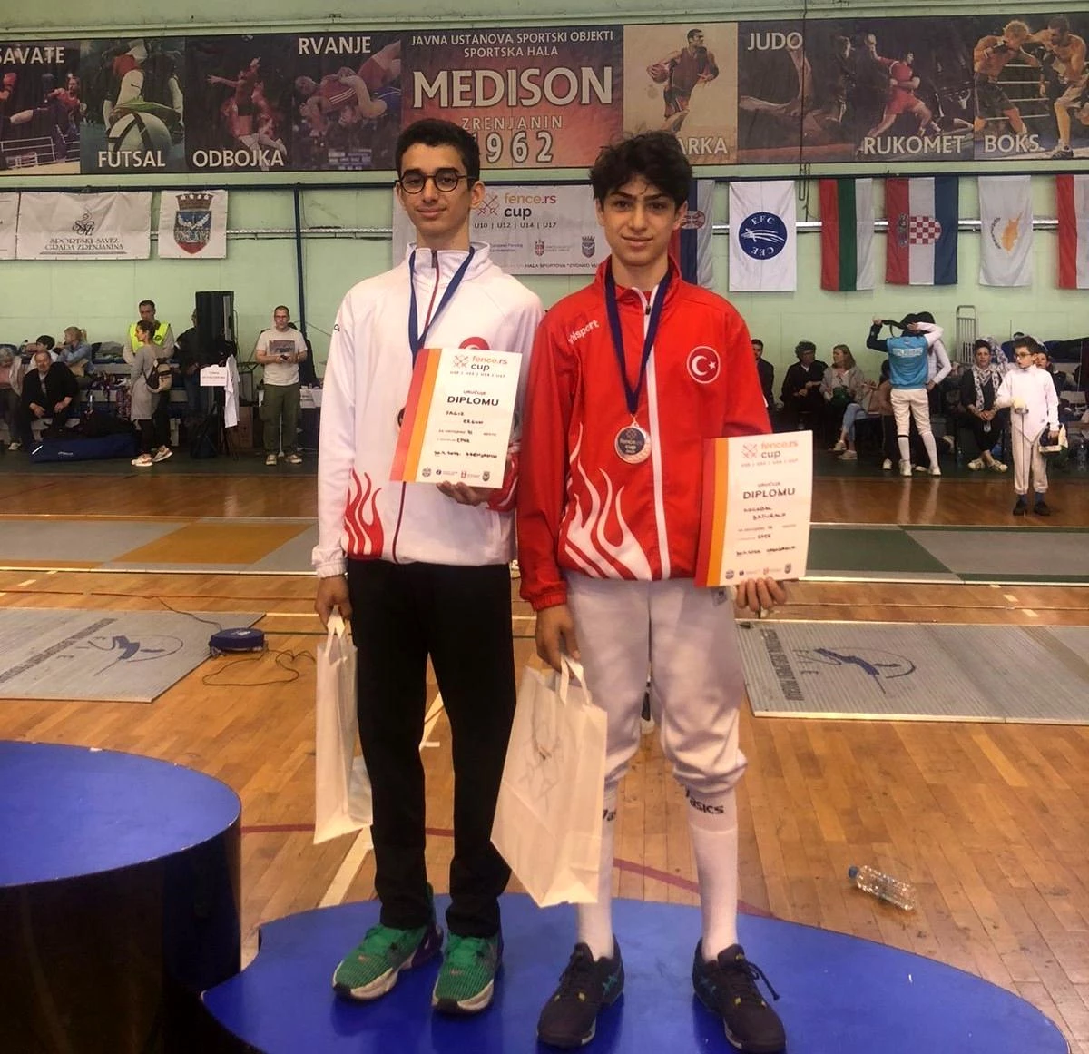 Eskrim Turnuvasında Türk Sporcular Madalyalar Kazandı