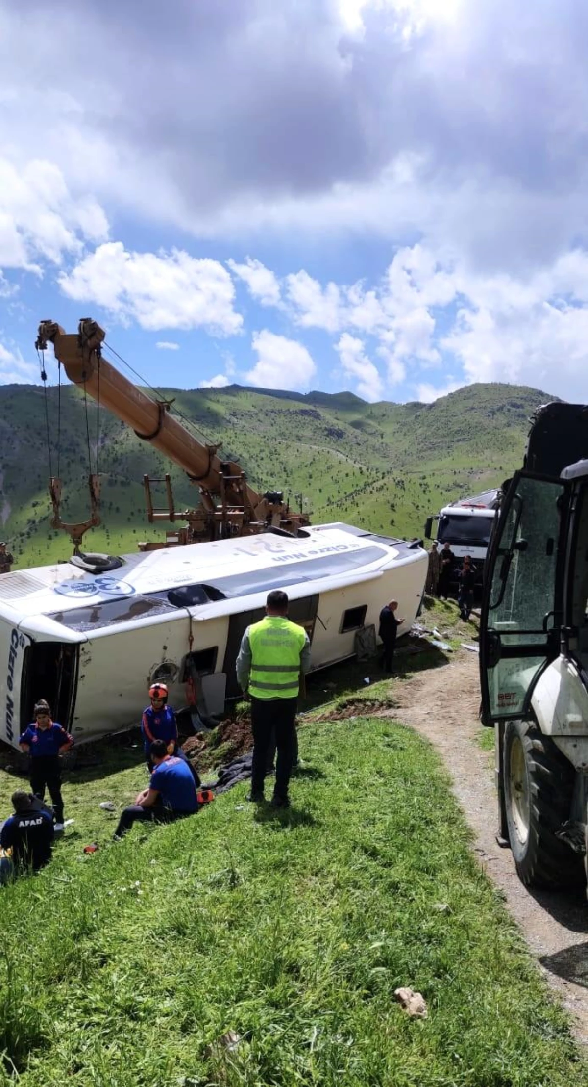 Şırnak\'ta Askeri Otobüs Devrildi: 2 Asker Şehit Oldu