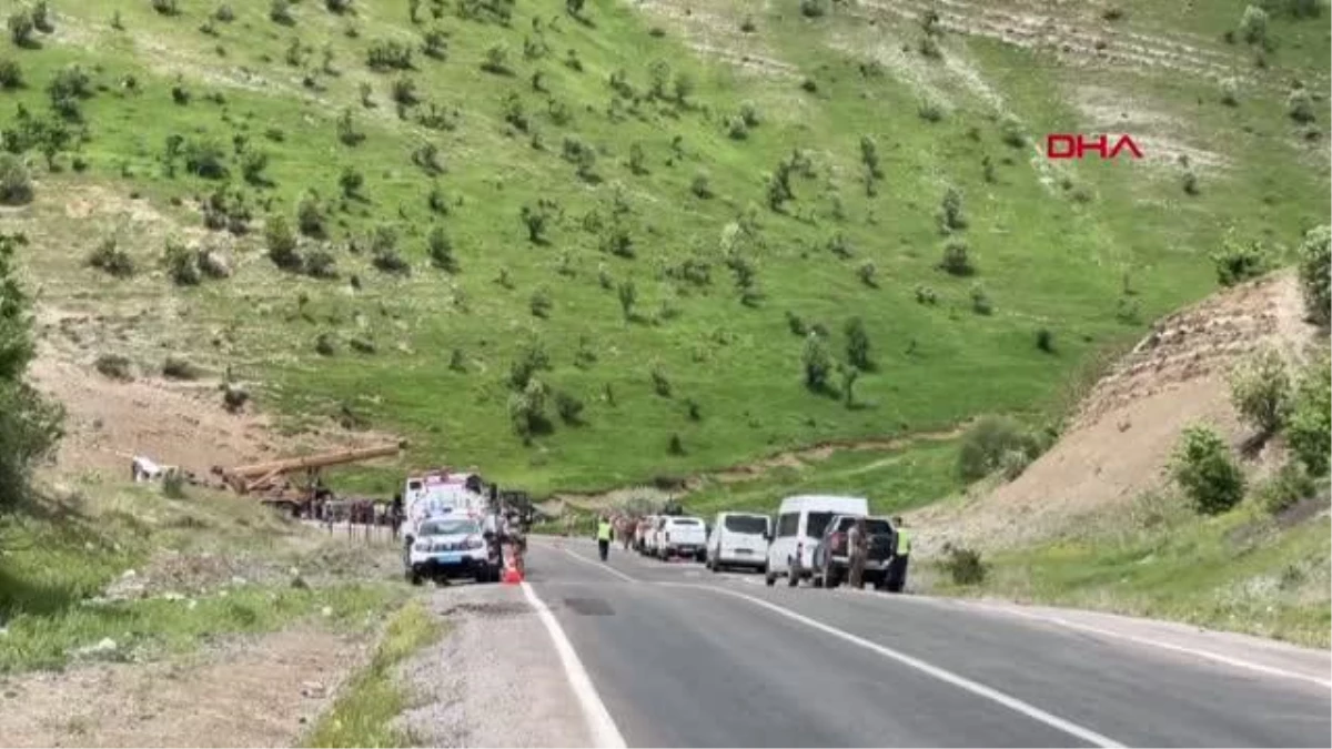 Uludere\'de Askeri Otobüs Kaza Yaptı: 2 Asker Şehit, 44 Yaralı