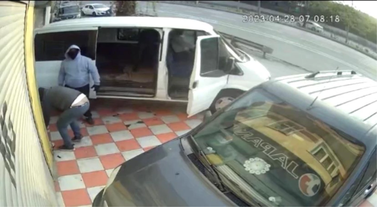 Şişli\'de maskeli hırsızlar motosiklet tamirhanesine saldırdı