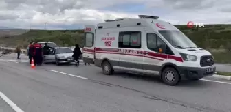 Sivas'ta Arazi Aracının Otomobile Çarpmasıyla 8 Kişi Yaralandı