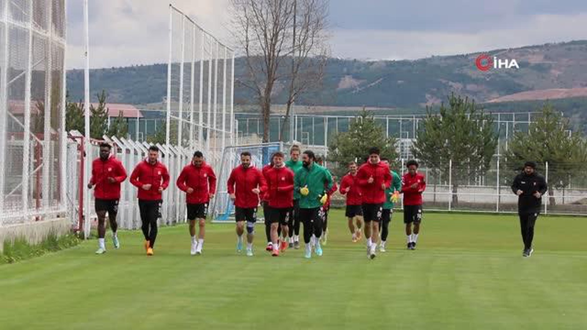 Sivasspor, Ziraat Türkiye Kupası yarı finalinde Fenerbahçe\'ye hazırlanıyor