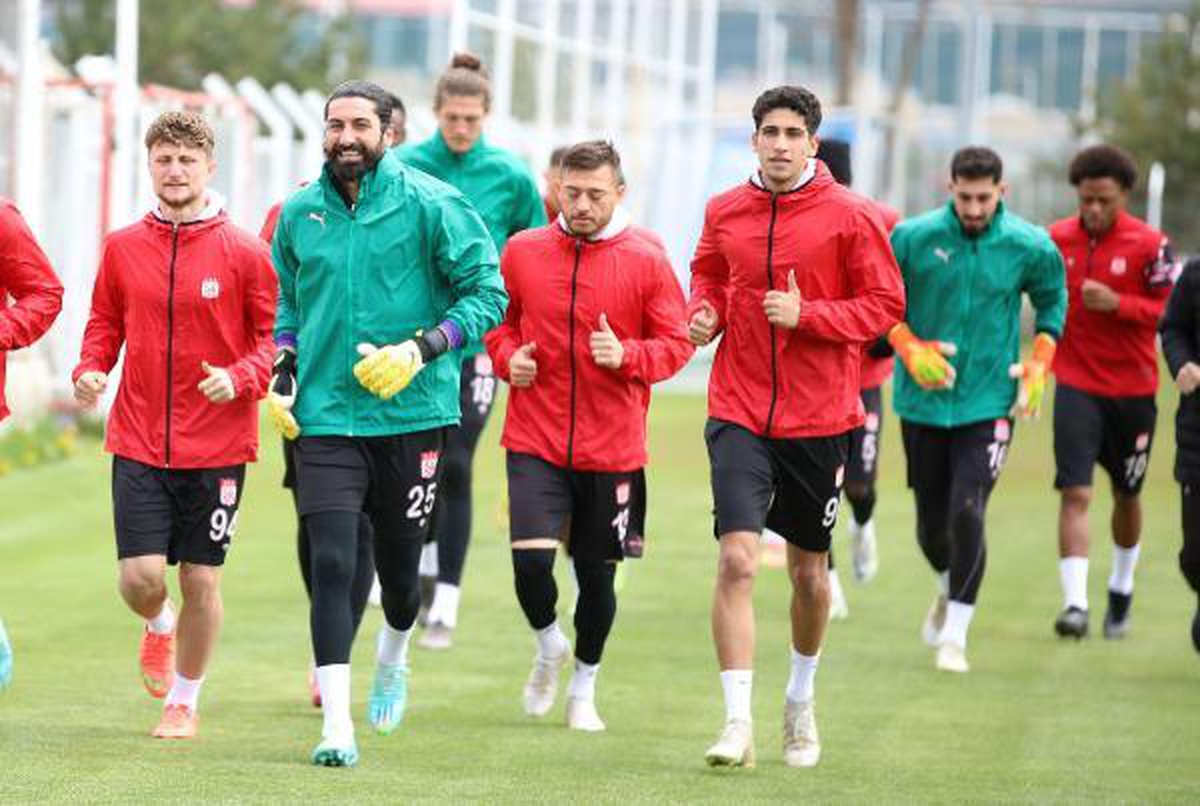 Demir Grup Sivasspor, Fenerbahçe maçı hazırlıklarına başladı