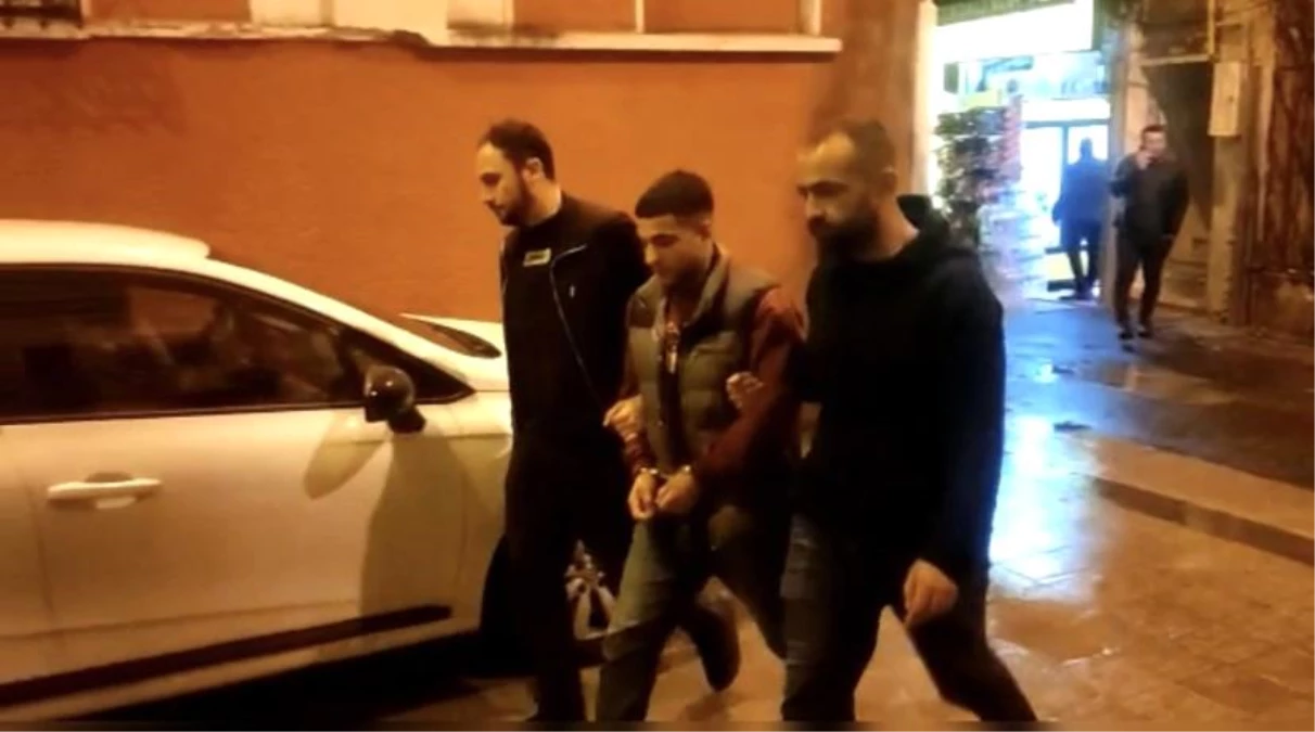 Taksim\'de gençler gasp edilip bıçaklandı