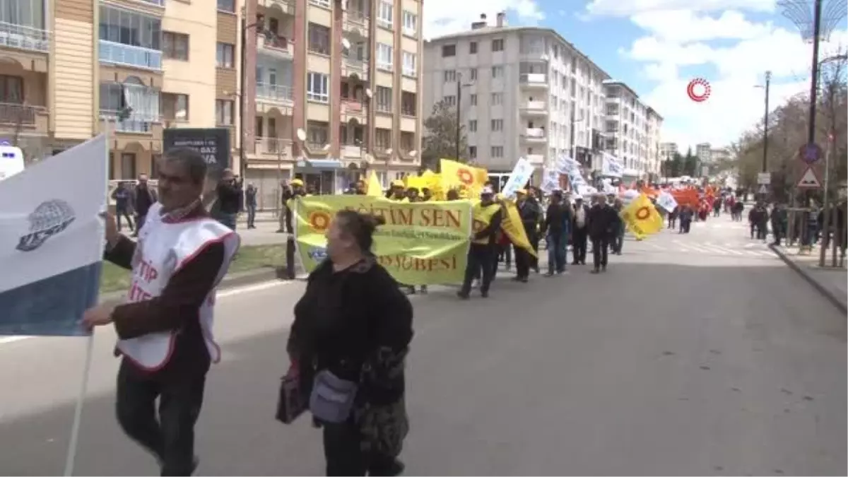 Sivasta 1 Mayıs Emek ve Danışma Günü Halaylarla Kutlandı
