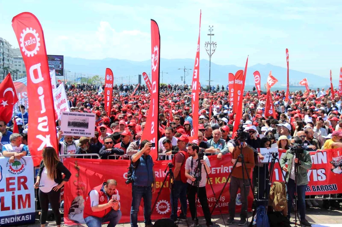 İzmir\'de 1 Mayıs kutlamaları yoğun katılımla gerçekleşti