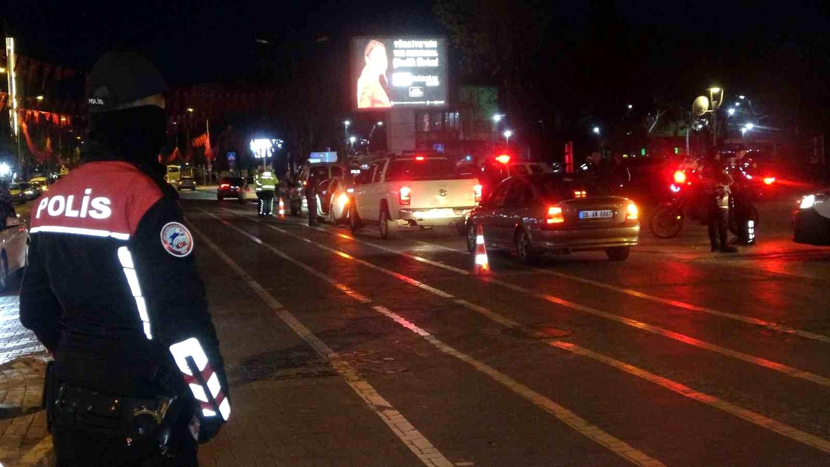 Uşak Güvende Uygulamasında 2 Ruhsatsız Tabanca ve 1 Pompalı Tüfek Ele Geçirildi