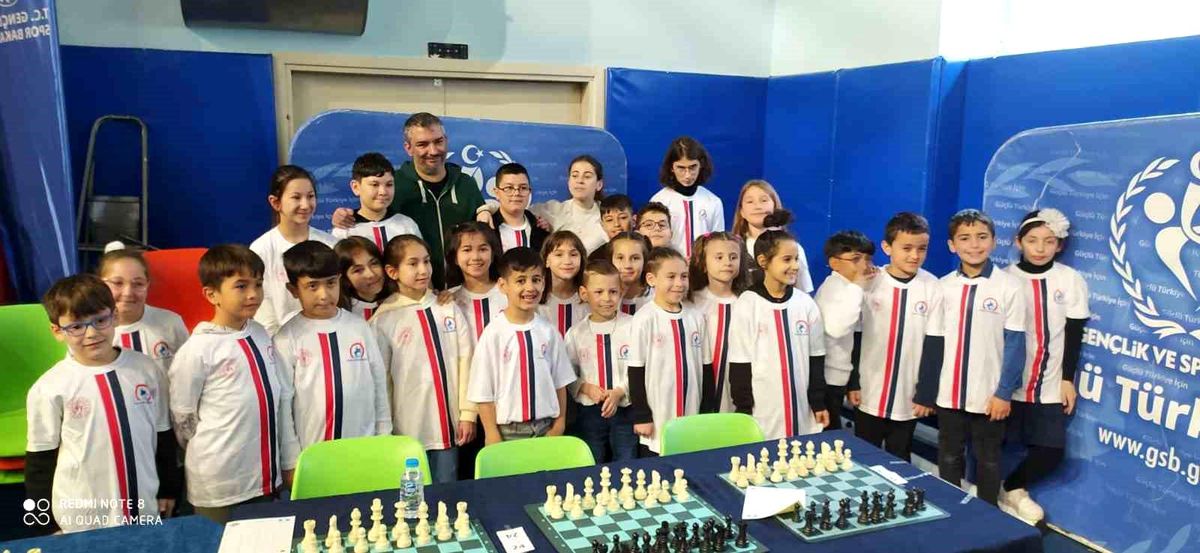 227 sporcu "şah mat" dedi
