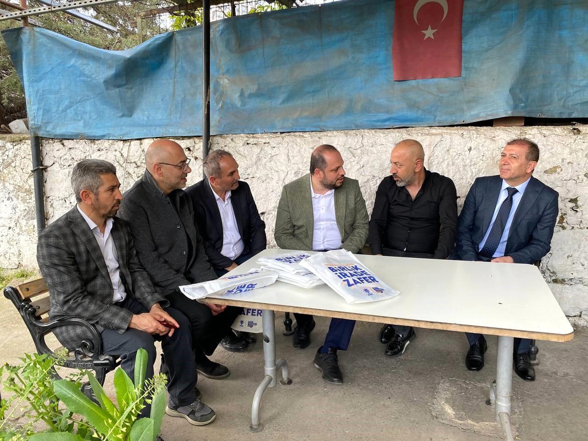 AK Parti İstanbul Milletvekili Adayı Aydoğan Ahıakan Kartal\'da taksici esnafıyla buluştu