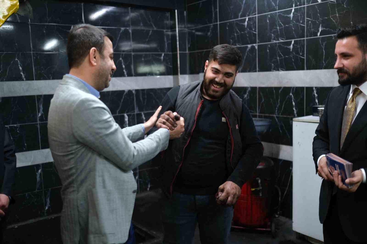 AK Parti Milletvekili Adayı Ramazan Arkan, Esenyurt\'taki Sanayi Sitesi Esnafını Ziyaret Etti