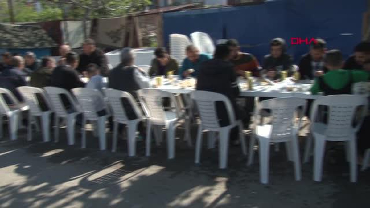 AK Parti İstanbul 2. Bölge Milletvekili Adayları Kağıt Toplayıcılarıyla Kahvaltı Yaptı
