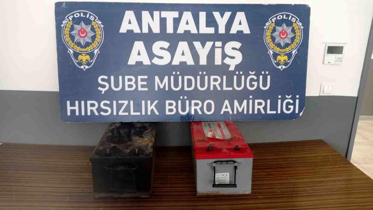 Antalya\'da Otomobilden Akü Hırsızlığı Yapan Şüpheli Yakalandı
