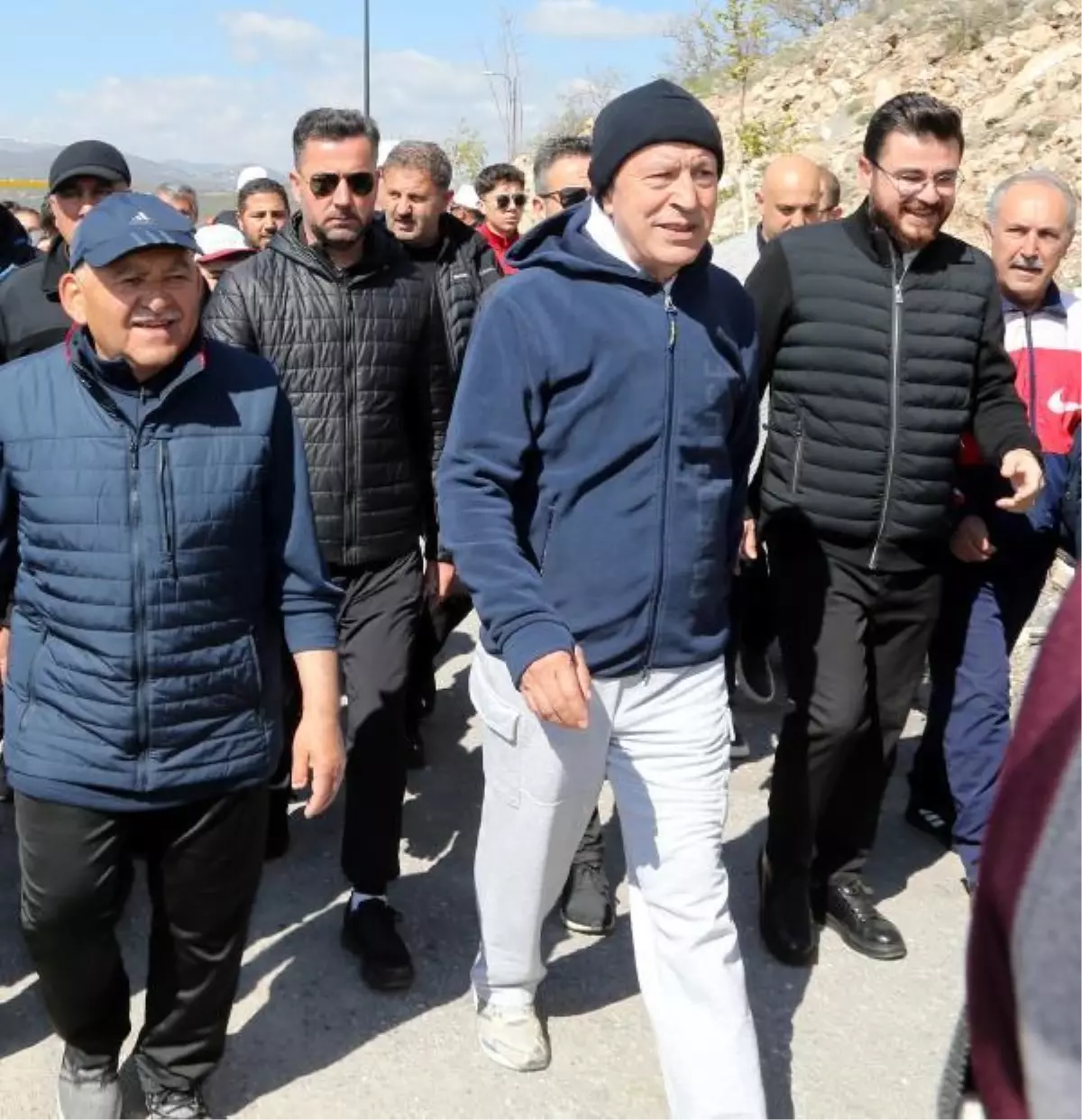 Milli Savunma Bakanı Hulusi Akar: '85 milyon bir ve beraberiz'