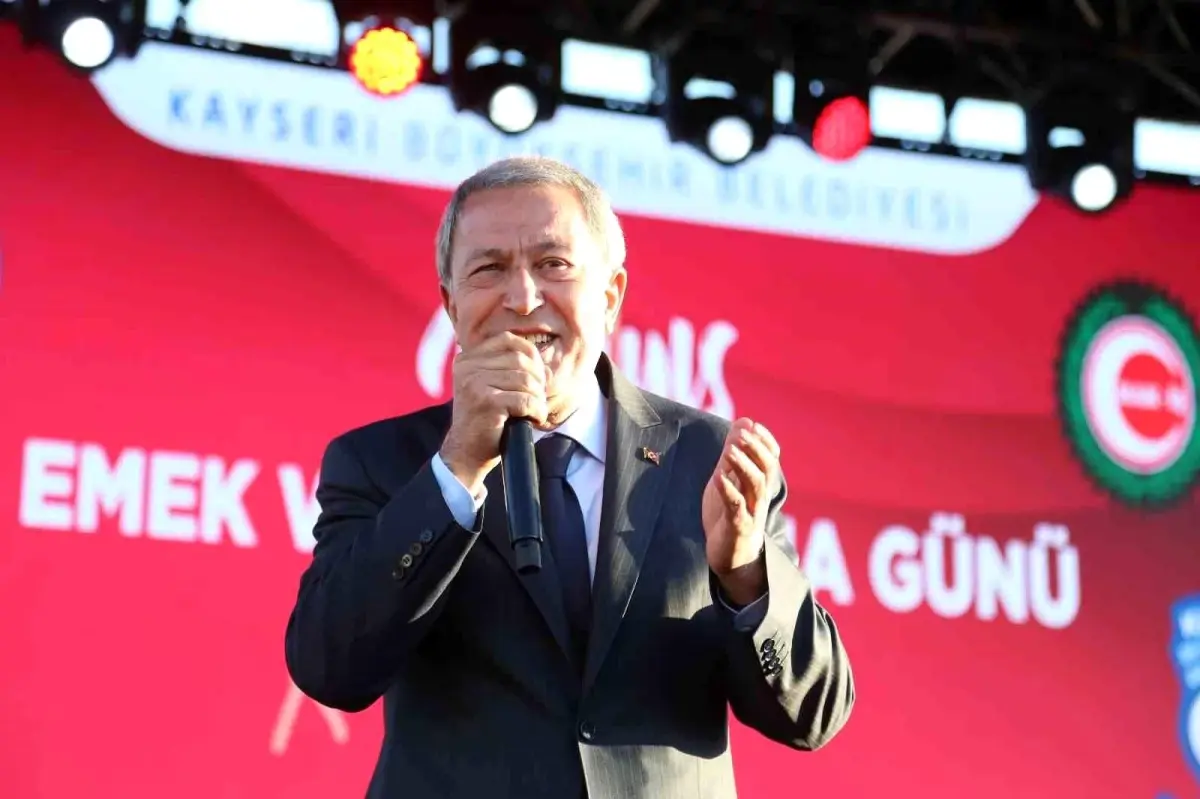 Milli Savunma Bakanı Hulusi Akar işçilerin haklarını koruyacaklarını söyledi