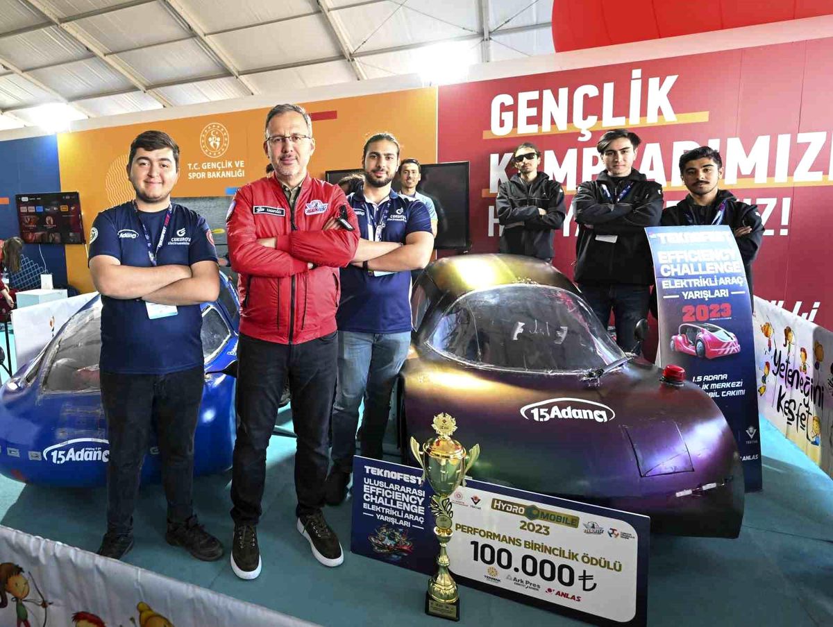 Bakan Kasapoğlu TEKNOFEST\'te gençlerle buluştu