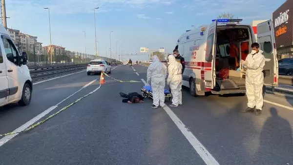 Yol ortasına yatıp trafiği kesti, 'AIDS'liyim' deyince ekipler özel kıyafetlerle müdahale etti