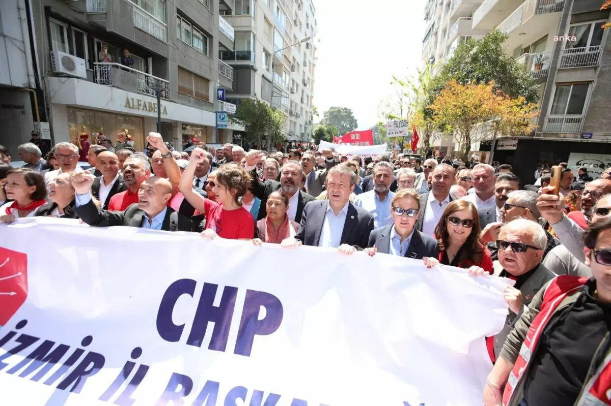 Bayraklı Belediye Başkanı Serdar Sandal 1 Mayıs\'ı İşçilerle Kutladı