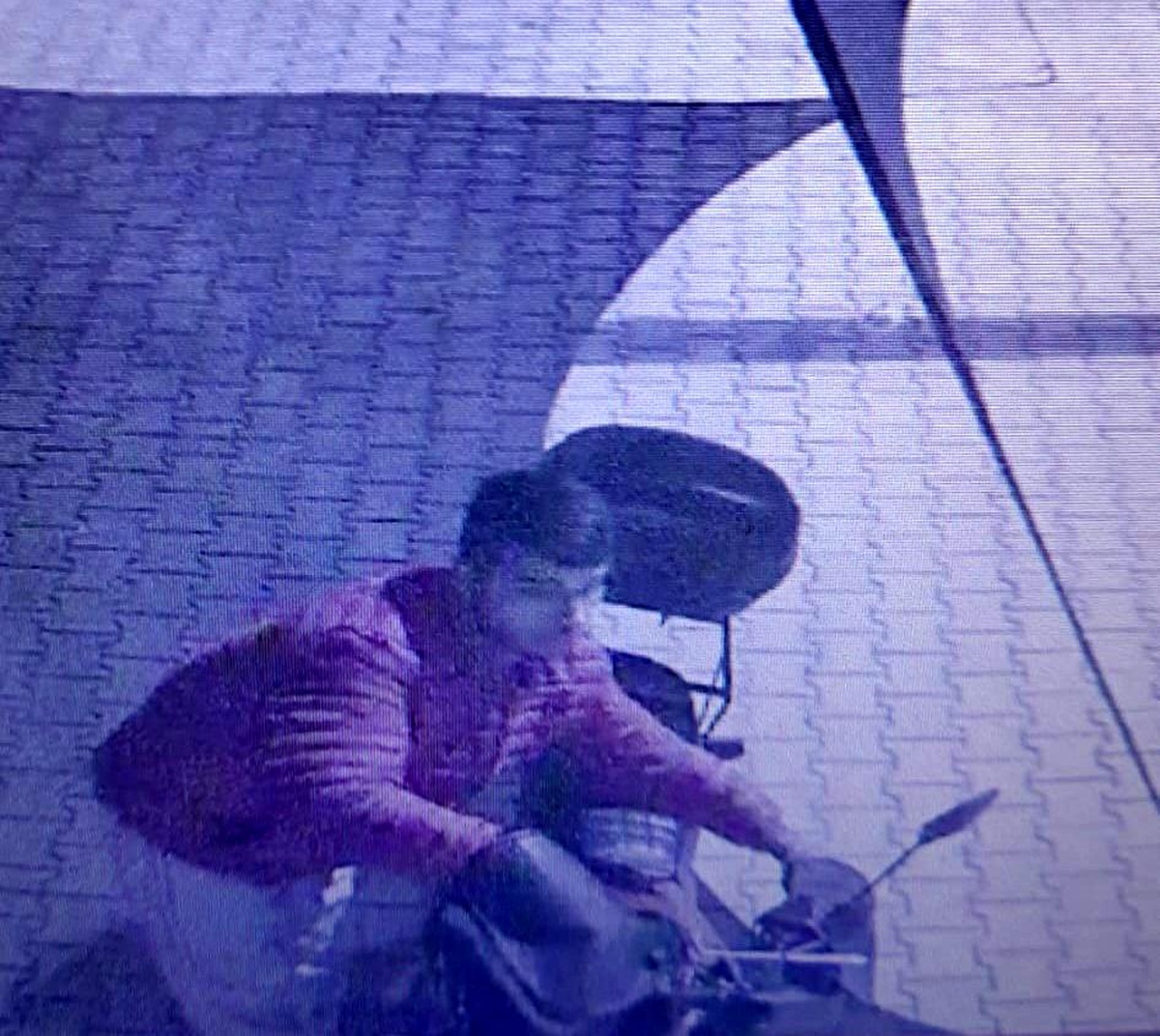 Çalınmasın diye kameranın önüne koyduğu motosiklet 50 saniyede çalındı